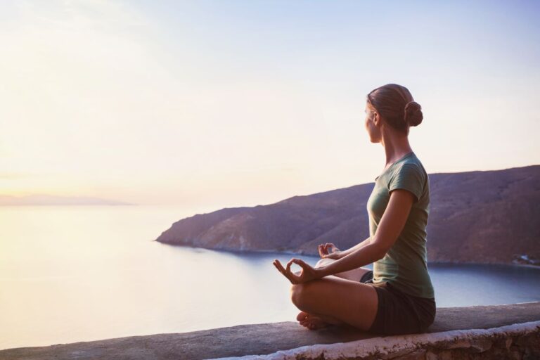 Perché lo yoga può aiutare a ridurre lo stress